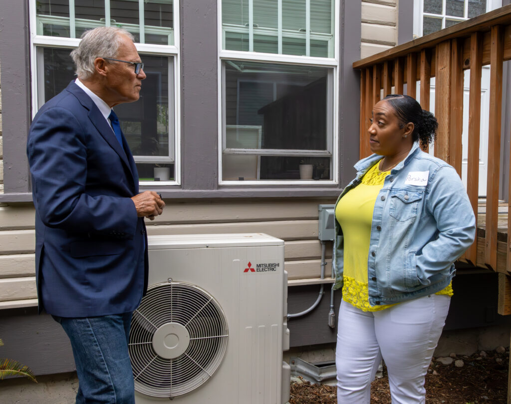 Hopelink client Porsha speaks with former Washington Governor Jay Inslee about how having a heat pump has helped her regulate the temperature in her home in June 2024. Hopelink client Porsha speaks with former Washington Governor Jay Inslee about how having a heat pump has helped her regulate the temperature in her home in June 2024.